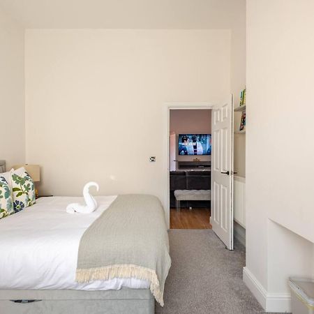 Stylish Flat In Central Location With Free Parking Swindon Exterior foto