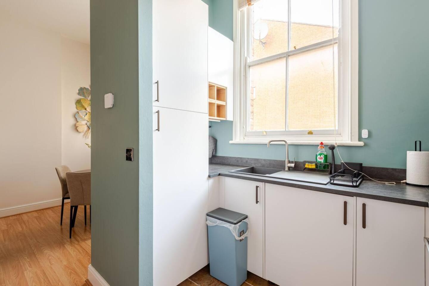 Stylish Flat In Central Location With Free Parking Swindon Exterior foto